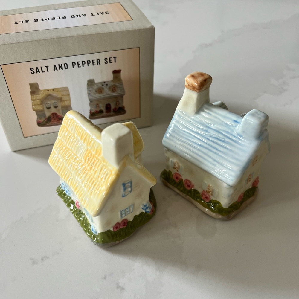 Cracker Barrel Cottage Salt & Pepper Set NIB - Picture 6 of 6
